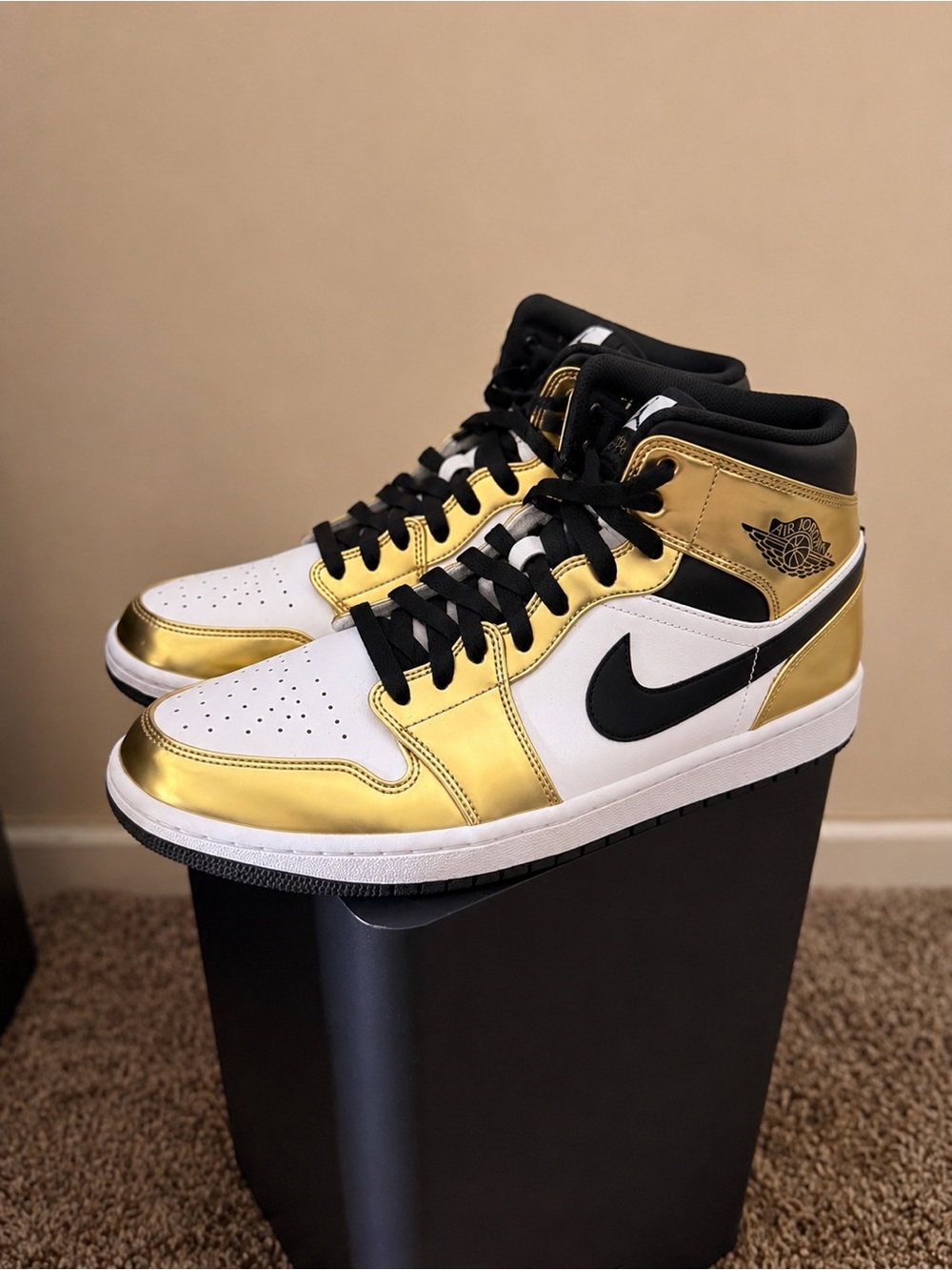 Nike Air Jordan 1 Mid Metallic Gold Black White
